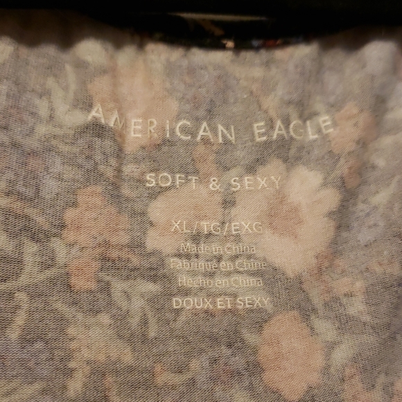 American Eagle Top - Picture 6 of 6
